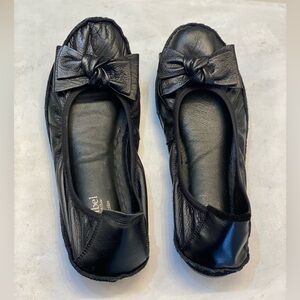 Josef Seibel genuine leather ballet flat cushions sole, with bow tie accents